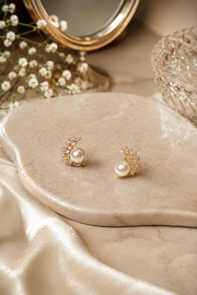 Aurora Pearl Leaf Ear Cuff